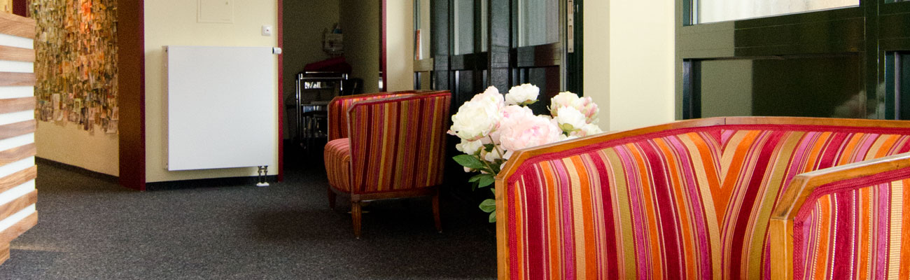 Klicken Sie das Bild, um zum nächsten Textblock zu scrollen Annahme Praxis Faltow